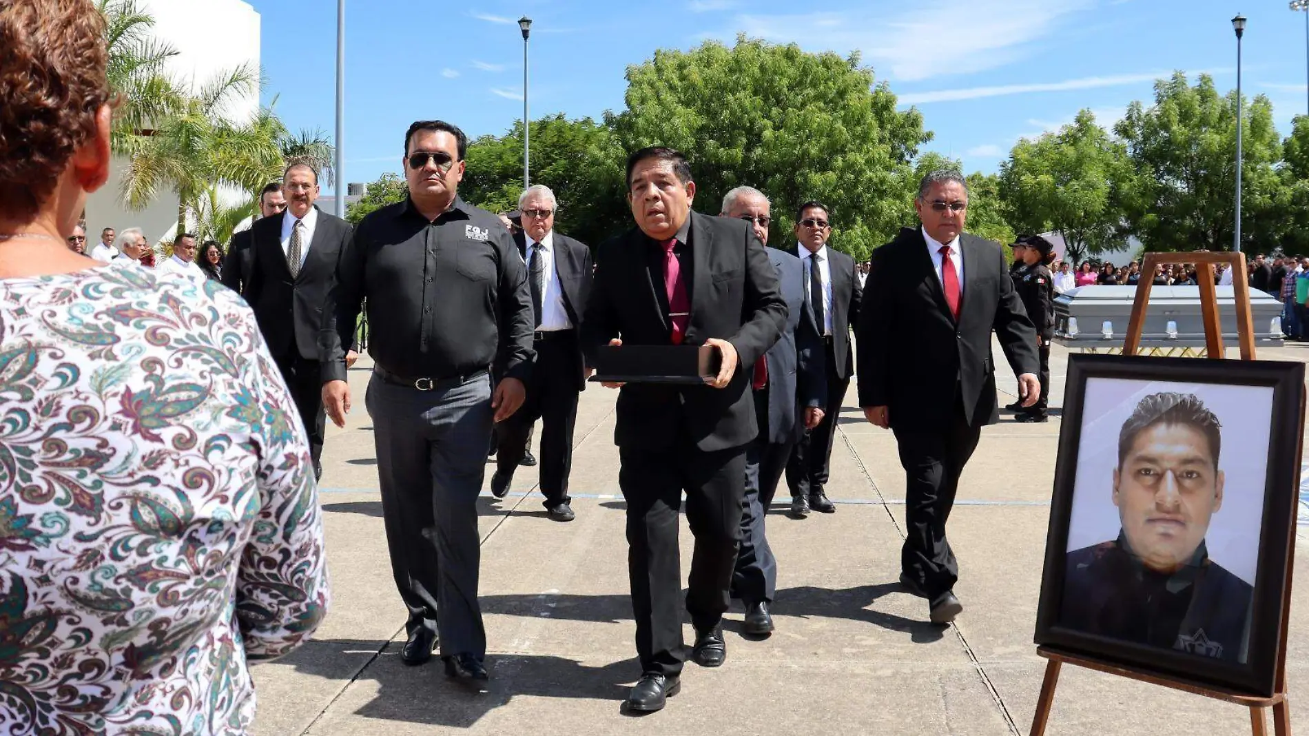 Familiares estuvieron presentes en la ceremonia encabezada por Sergio Hernández, secretario de Seguridad Pública